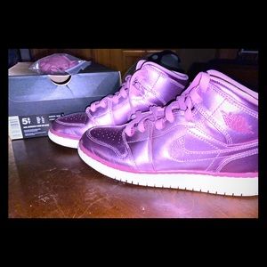 Nike AIR JORDANS SIZE 5 (YOUTH)